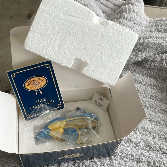 Willow Hall Age of Elegance Shoe Collection Day Dreamer hand made  hand painted - Picture 11 of 13